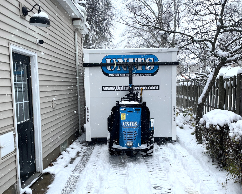 Winter Storms in Connecticut with the robo moving a UNIT