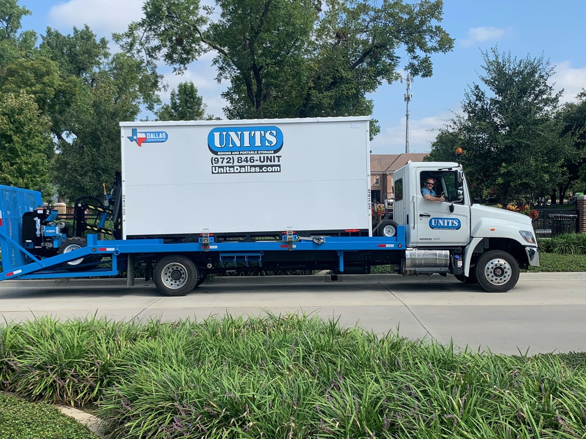 UNITS truck delivering container