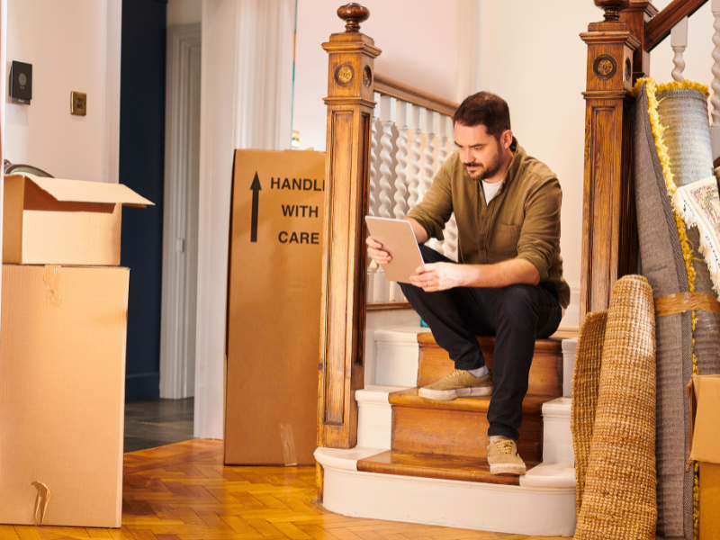 man in the middle of a Last-Minute Move