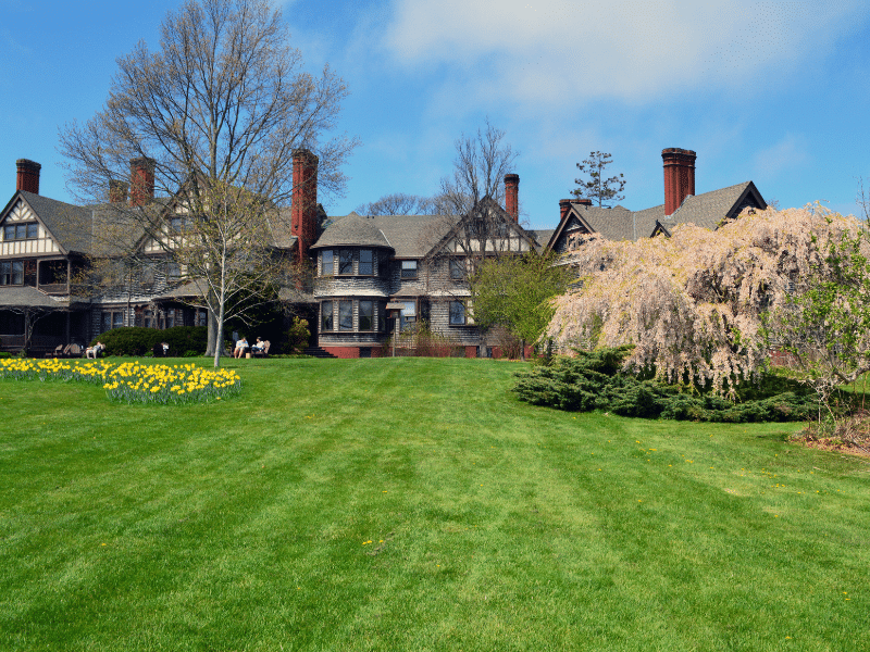 Top Neighborhoods in Great River, New York