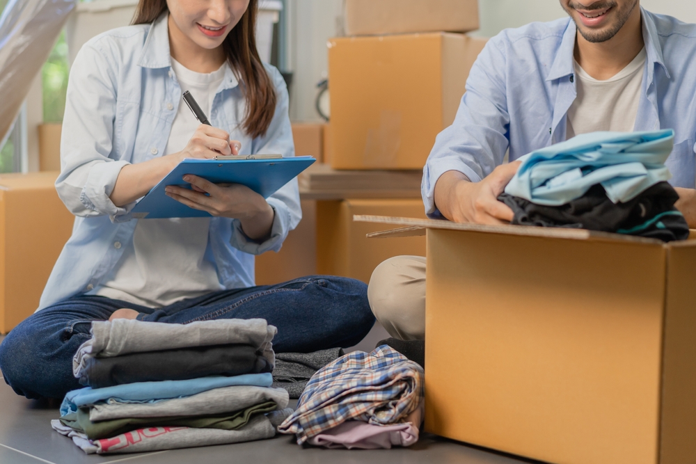 Should You Toss Old Clothes During Your Move to Los Angeles?