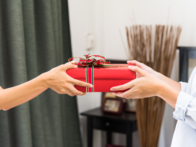 10 Heartwarming Housewarming Gifts