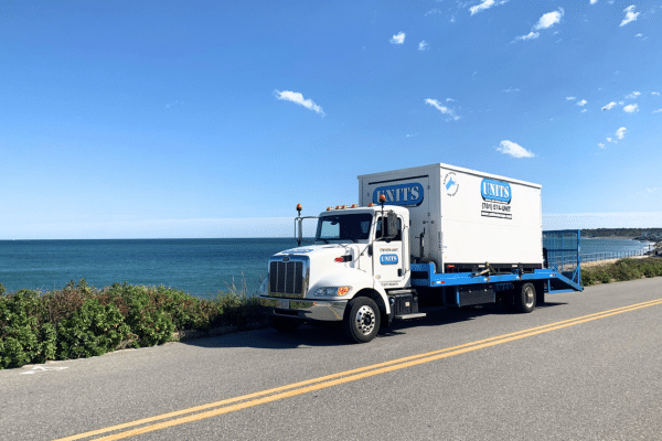 UNITS NEW ENGLAND MOVING TRUUCK DELIVERS TO ANYONE