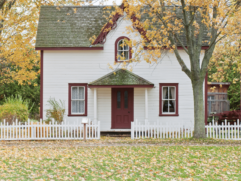 A house decorated with white and red.