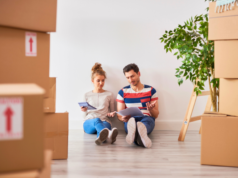 couple seeing how to move on a budget