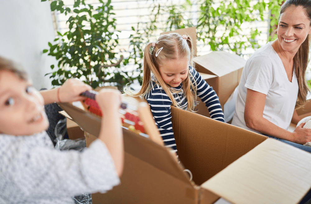 A Guide to Moving With Small Children: Tips and Tricks for a Smooth Transition