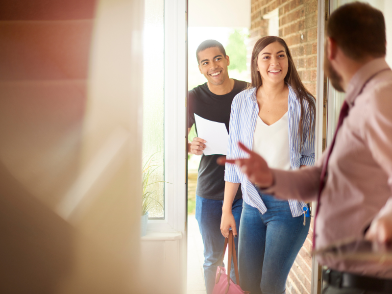 couple arriving to an Open House