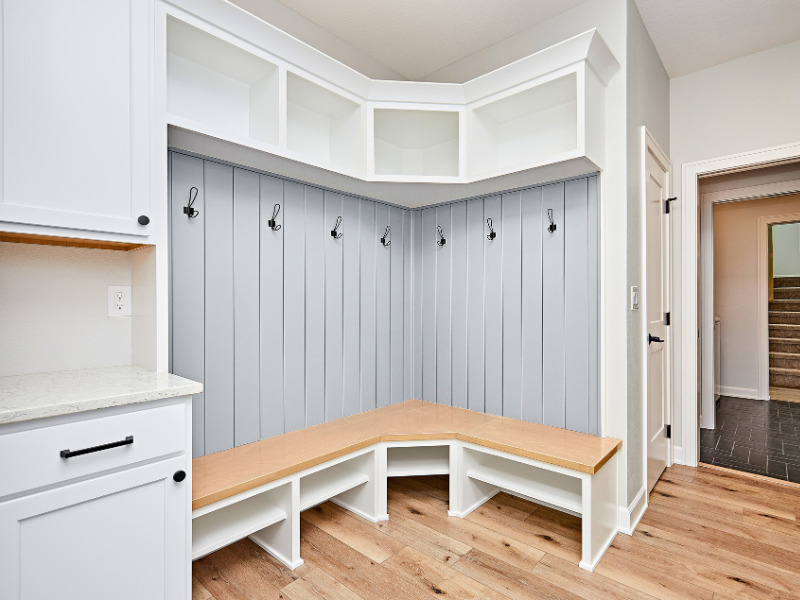 8 Tips to Organize Your Mudroom Efficiently