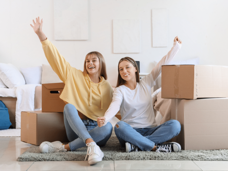 The Ultimate Guide to Successfully Moving in With Your Friends